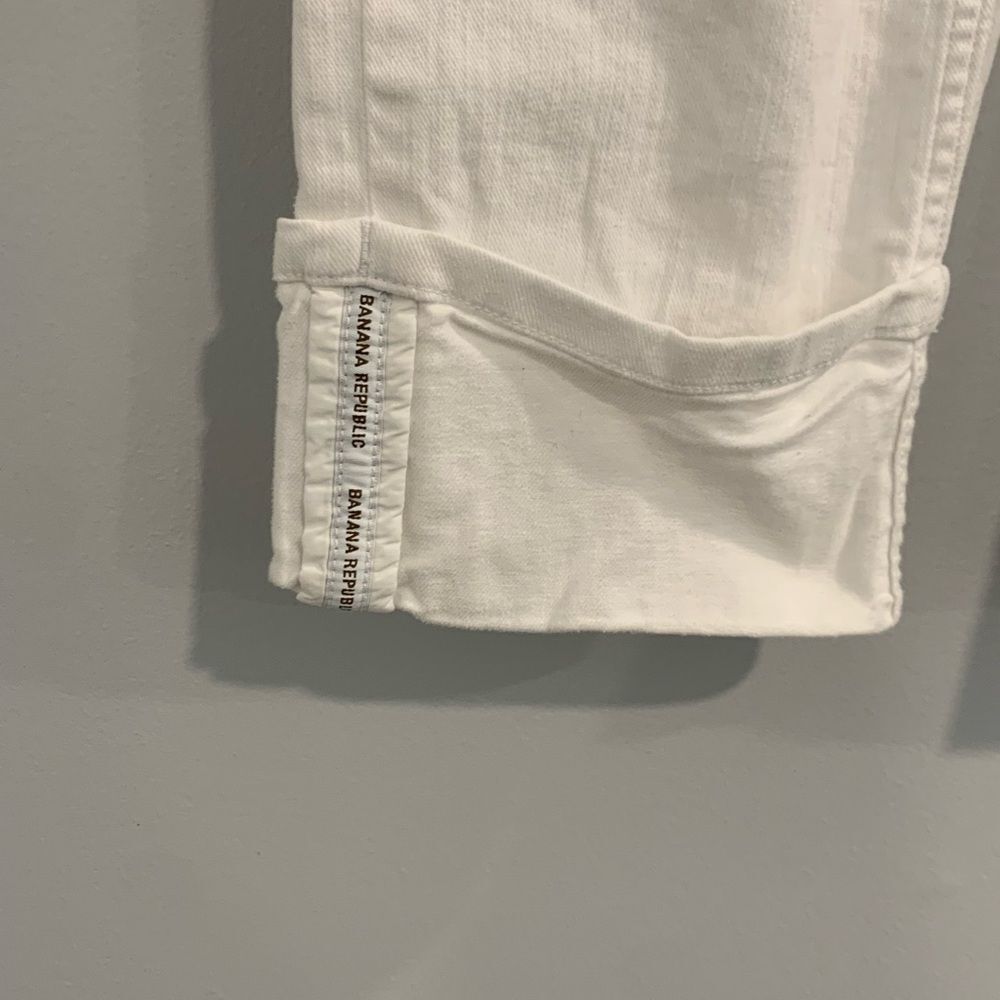 Banana Republic White Ankle Cropped Jeans with Distressed Knees - Picture 6 of 7